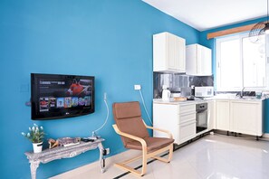 Perhehuoneisto, useita makuuhuoneita (Exiles Bay - Camenzuli Apt 7) | Yksityinen keittiö | Jääkaappi, mikroaaltouuni, uuni, liesi