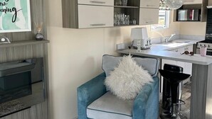 Cabin | Interior - Caravan in Holcot - Sleeps 6 - Maximum 6 People - Maximum 4 Adults per Booking -pet Friendly (Northampton)