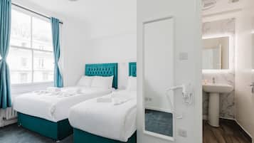 Superior Double Room, Ensuite (with extra bed) | Free WiFi