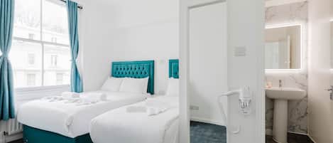 Superior Double Room, Ensuite (with extra bed) | Free WiFi