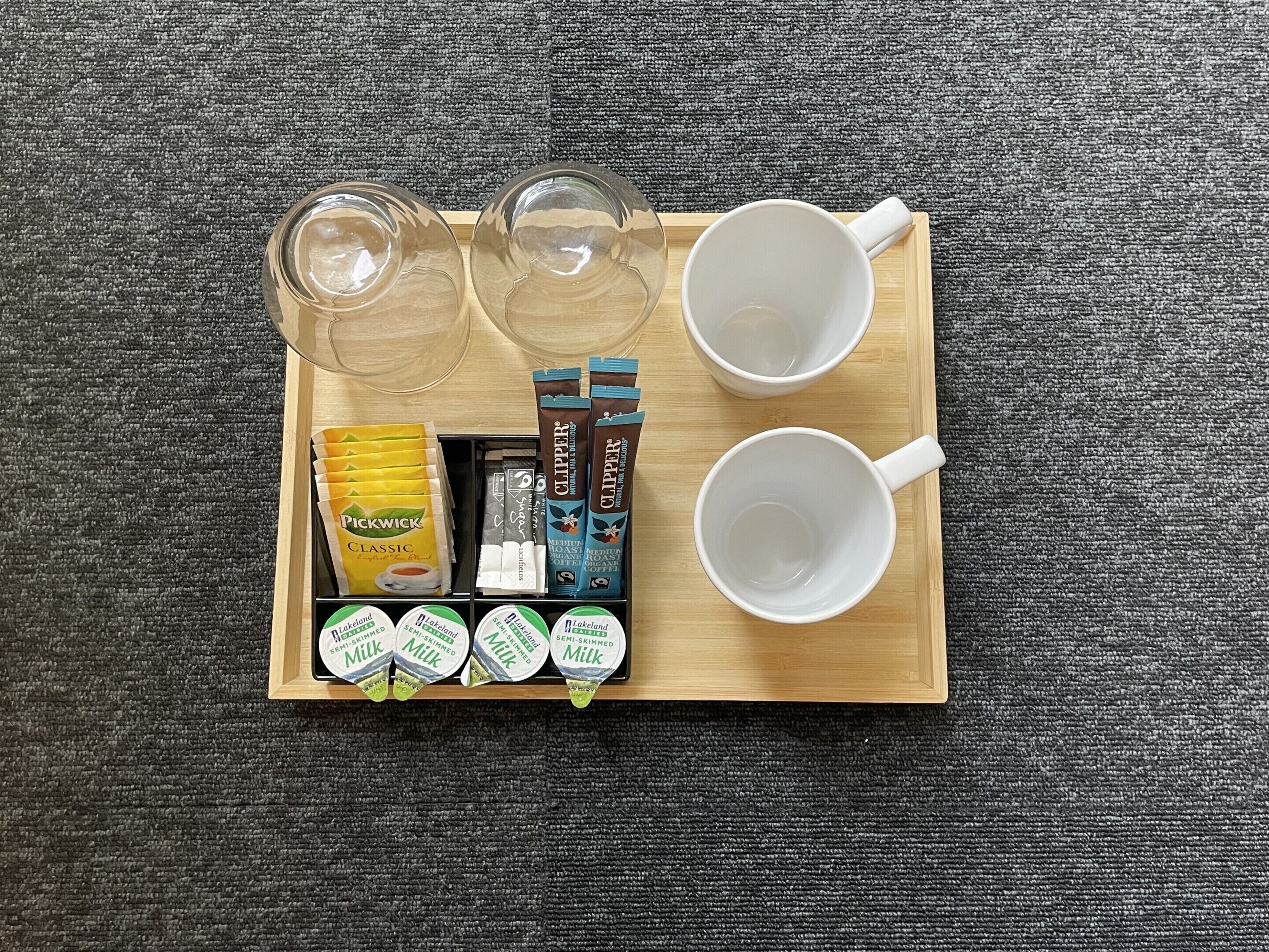 Vierbettzimmer, mit Bad (1 Double 2 Singles) | Zimmerausstattung