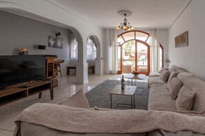Villa | Living area - Villa Tricia 6 Bedroom Las Americas (Arona)
