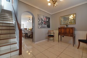 Villa | Dining