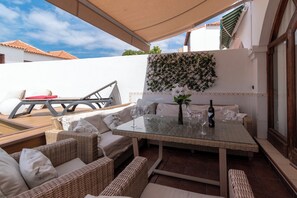 Villa | Outdoor dining - Villa Tricia 6 Bedroom Las Americas (Arona)