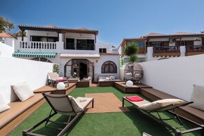 Villa | Property grounds - Villa Tricia 6 Bedroom Las Americas (Arona)