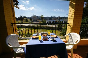 Studio – standard, bakgårdsutsikt | Utendørsservering