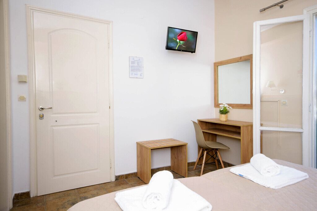 Standard-Studio, Blick auf den Innenhof | Schreibtisch, laptopgeeigneter Arbeitsplatz, Bügeleisen/Bügelbrett