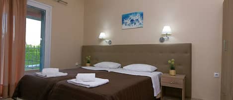 Skrivebord, skrivebord for bærbar PC og strykejern/-brett