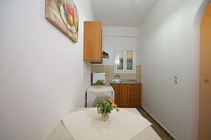 Standard Studio, Courtyard View | Dapur peribadi | Peti sejuk mini, ketuhar, dapur 