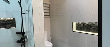 Toallas y papel de baño