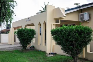 Property grounds - Luxury Self-contained (Accra)