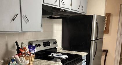 Serene in-town 3 bedroom house with AC, WiFi in quaint Lake City FL