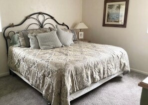 3 chambres, fer et planche à repasser, lit parapluie, Wi-Fi gratuit