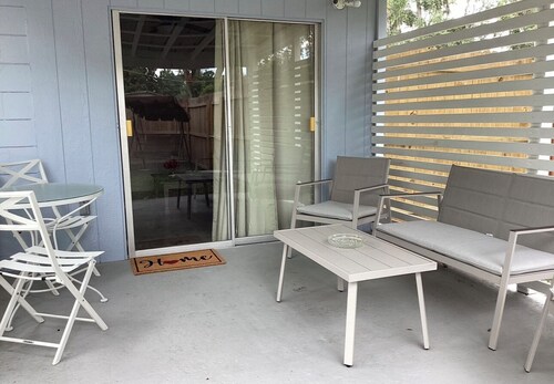 Serene in-town 3 bedroom house with AC, WiFi in quaint Lake City FL