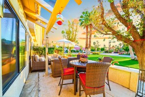 تناول الطعام بالخارج