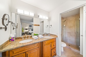 Shower, hair dryer, towels - 25% Off May 21-24 Pool, Tennis Court, Golf Course* (Palm Springs)