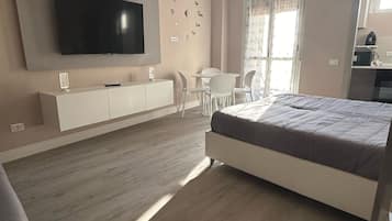 1 Schlafzimmer, BĂŒgeleisen/BĂŒgelbrett, WLAN, BettwĂ€sche