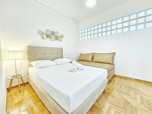 Appartement Deluxe, vue sur la ville | 4 chambres, fer et planche à repasser, accès au Wi-Fi (inclus)