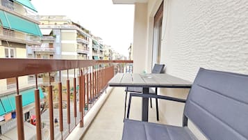 Deluxe Apartment, City View | Terrace/patio