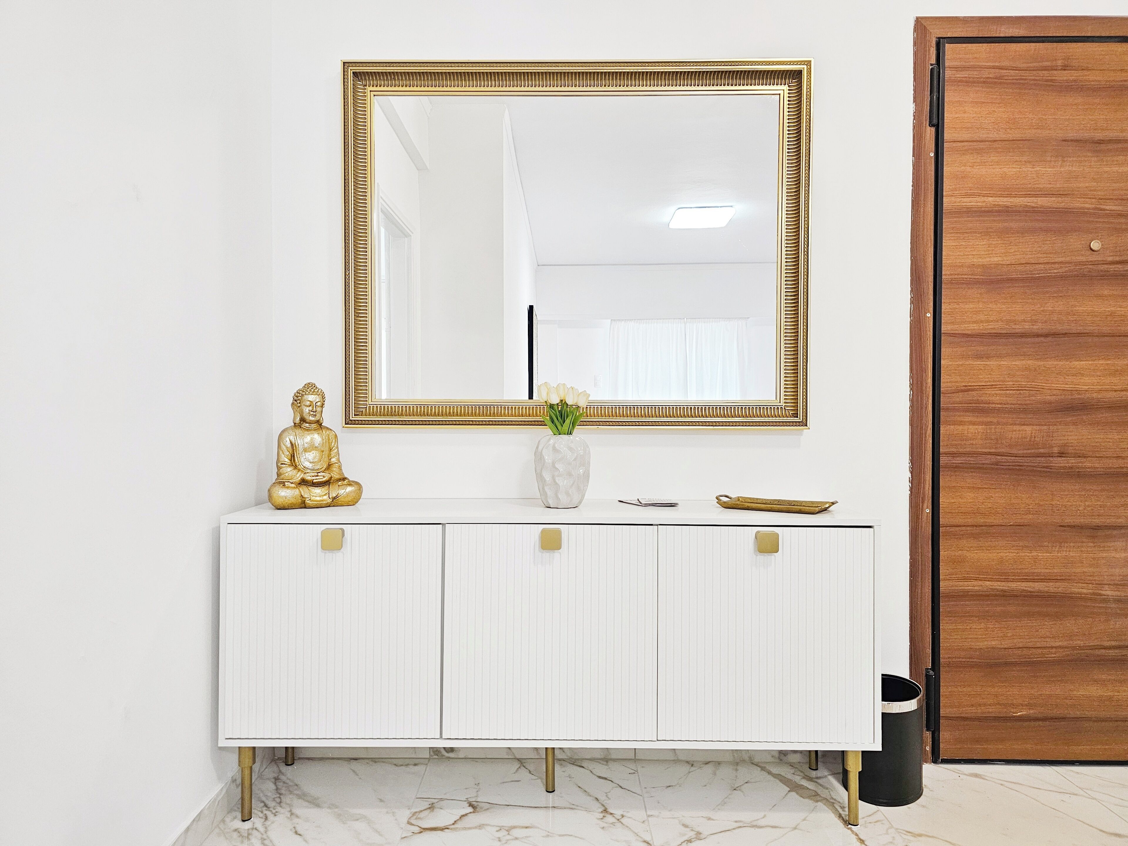 Deluxe Apartment, City View | Living area