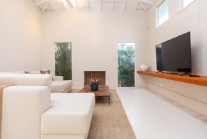 Deluxe House, 3 Bedrooms, Private Pool | Living area
