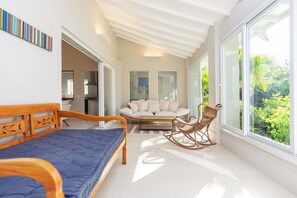Maison Deluxe, 3 chambres, piscine privée | Coin séjour