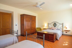 4 bedrooms - the farmhouse. (Vinci)