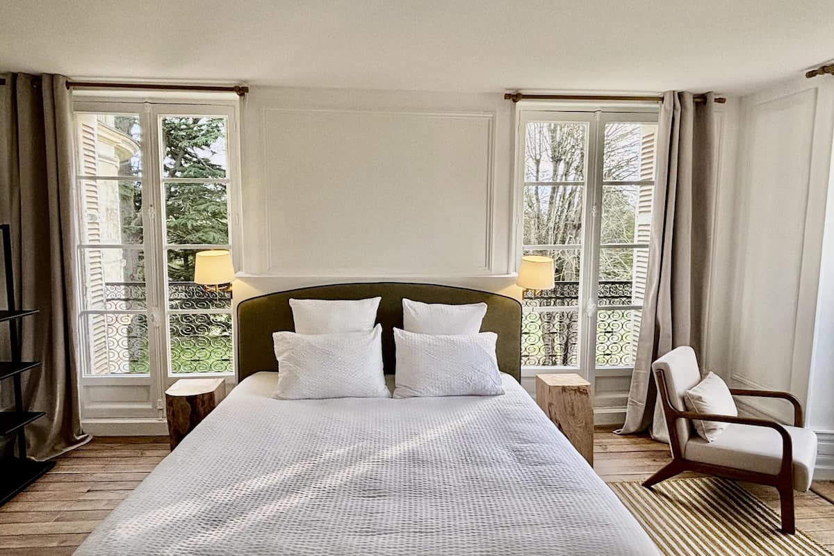 Superior Room, 1 King Bed, Park View | Free WiFi