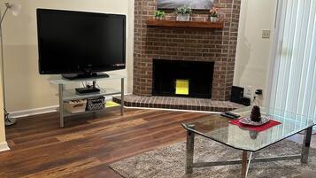 Télévision, lecteur de DVD, livres, vidéothÚque