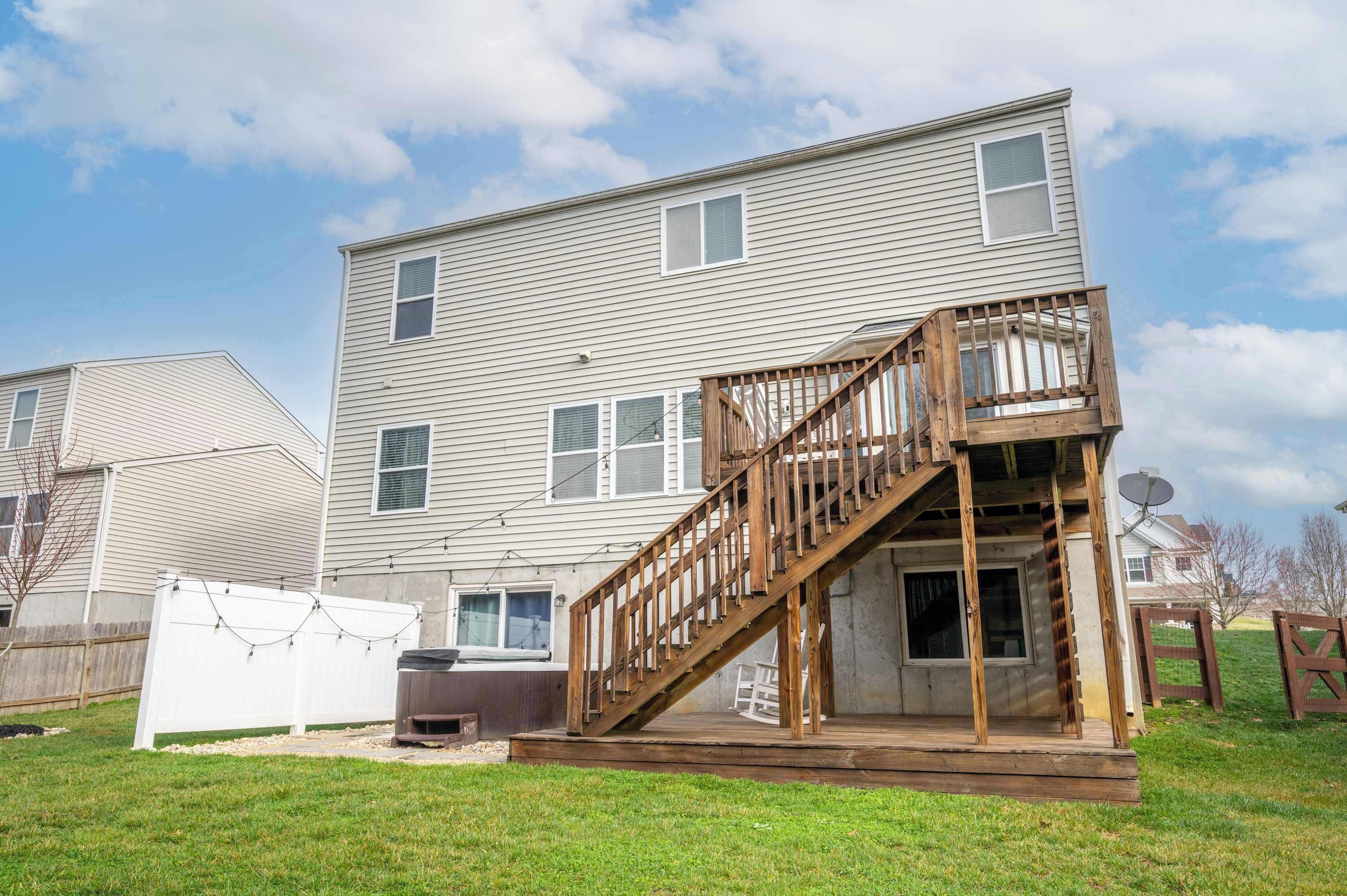 المنشأة م ن الخارج