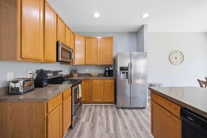 House, Multiple Beds, Hot Tub, Garden View (Ark & Creation Retreat) | Private kitchen