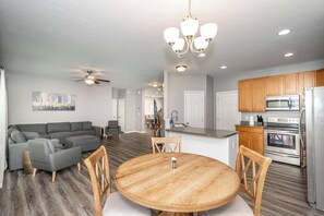 House, Multiple Beds, Hot Tub, Garden View (Ark & Creation Retreat) | Interior