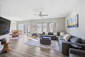 House, Multiple Beds, Hot Tub, Garden View (Ark & Creation Retreat) | Living area