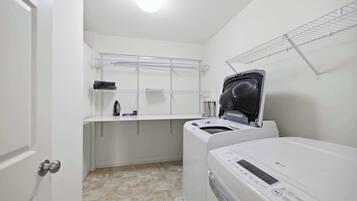 House, Multiple Beds, Hot Tub, Garden View (Ark & Creation Retreat) | Interior