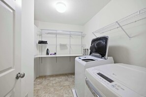 House, Multiple Beds, Hot Tub, Garden View (Ark & Creation Retreat) | Interior