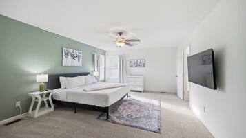 House, Multiple Beds, Hot Tub, Garden View (Ark & Creation Retreat) | 6 bedrooms, individually decorated, individually furnished, bed sheets