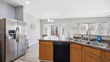 House, Multiple Beds, Hot Tub, Garden View (Ark & Creation Retreat) | Private kitchen | Fridge, microwave, oven, stovetop