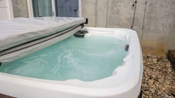 House, Multiple Beds, Hot Tub, Garden View (Ark & Creation Retreat) | Outdoor spa tub