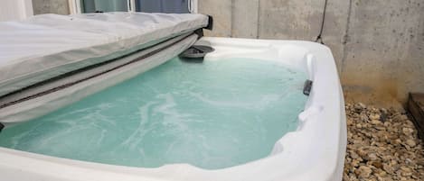 مغطس سبا خارجي