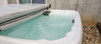 Ark & Creation Retreat For 12!