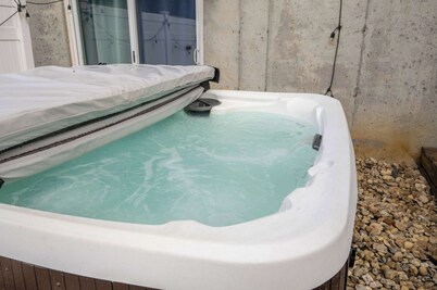 Ark & Creation Retreat For 12!