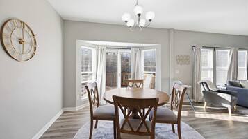 House, Multiple Beds, Hot Tub, Garden View (Ark & Creation Retreat) | Dining