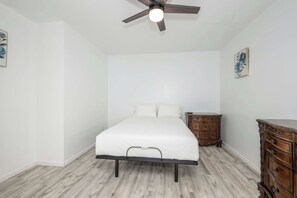 4 bedrooms, free WiFi - Big Sky Retreat Home for 10 (Fairfield)