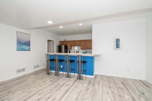 Ferienhaus, Mehrere Betten, Terrasse, Gartenblick (Big Sky Retreat) | Eigene Küche | Kühlschrank, Mikrowelle, Ofen, Herdplatte