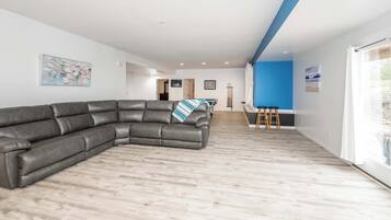 House, Multiple Beds, Patio, Garden View (Big Sky Retreat) | Living area | TV