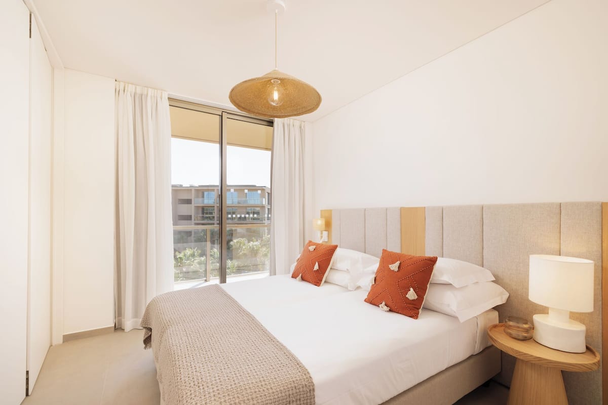 2 bedrooms, Egyptian cotton sheets, premium bedding, memory foam beds