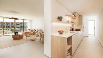 Full-size fridge, microwave, oven, dishwasher