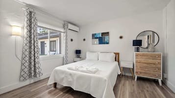 Estudi, 1 llit de matrimoni, pati, vistes al jardí (Chic City Retreat 93F) | Decoració individual, mobiliari individual i escriptori