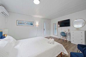 Studio, 1 Queen Bed, Patio, Garden View (Chic City Retreat 93G) | Individually decorated, individually furnished, desk, laptop workspace