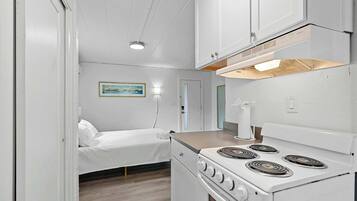 Estudio, 1 cama de matrimonio, patio, vistas al jardín (Chic City Retreat 93G) | Interior